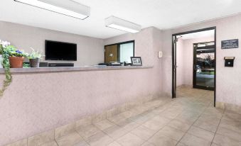 Super 8 by Wyndham Duluth