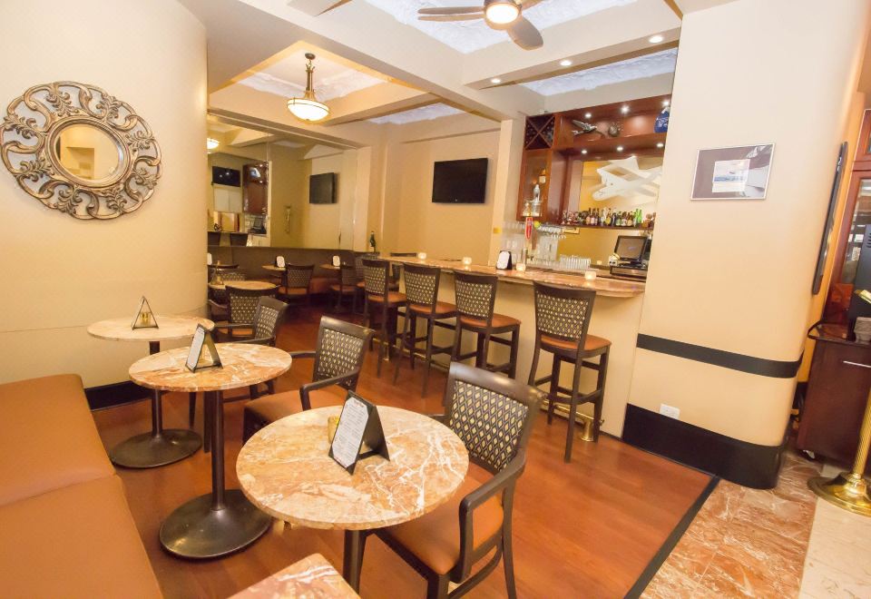 2. 챈슬러 호텔 온..