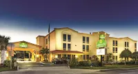 La Quinta Inn & Suites by Wyndham St. Petersburg Northeast