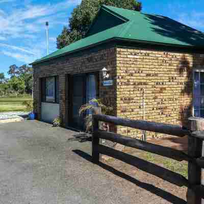 Overlander Homestead Motel Hotel Exterior