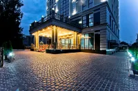 Plaza Hotel Bishkek Các khách sạn gần Ala-Too Square