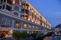 Cape Grace, A Fairmont Managed Hotel Hotels near Chesterfield Park