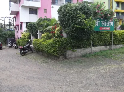 Samruddhi and Shree Inn Lodge Hotels in Varve Khurd
