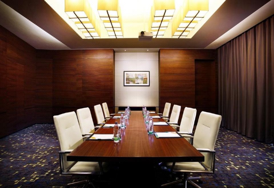 1. 코트야드 바이 ..