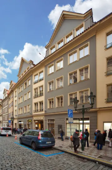 ローレン - ザ・ブリッジ・イン ゴールデン・レーン周辺のホテル