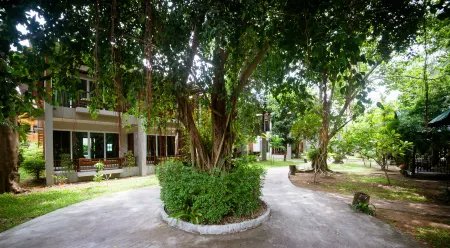 Sand Sea Resort Railay Krabi Отели рядом с достопримечательностью «Рейли-Бич»