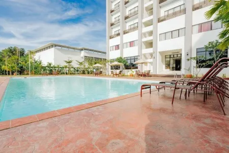 Raia Hotel & Convention Centre Terengganu Отели рядом с достопримечательностью «Universiti Sultan Zainal Abidin»