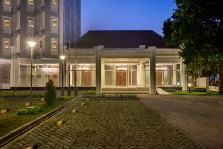 Khas Malioboro Hotel Отели в г. Gondomanan