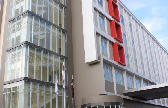 蘇卡布米地平線酒店