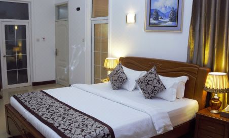 Kingsbridge Royale Hotel - Housity