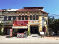 Twin Home Guesthouse Hotels near ដងព្រែក
