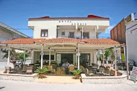Adonis Hotel - Pool