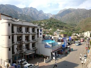 Vipul Palace, Katra