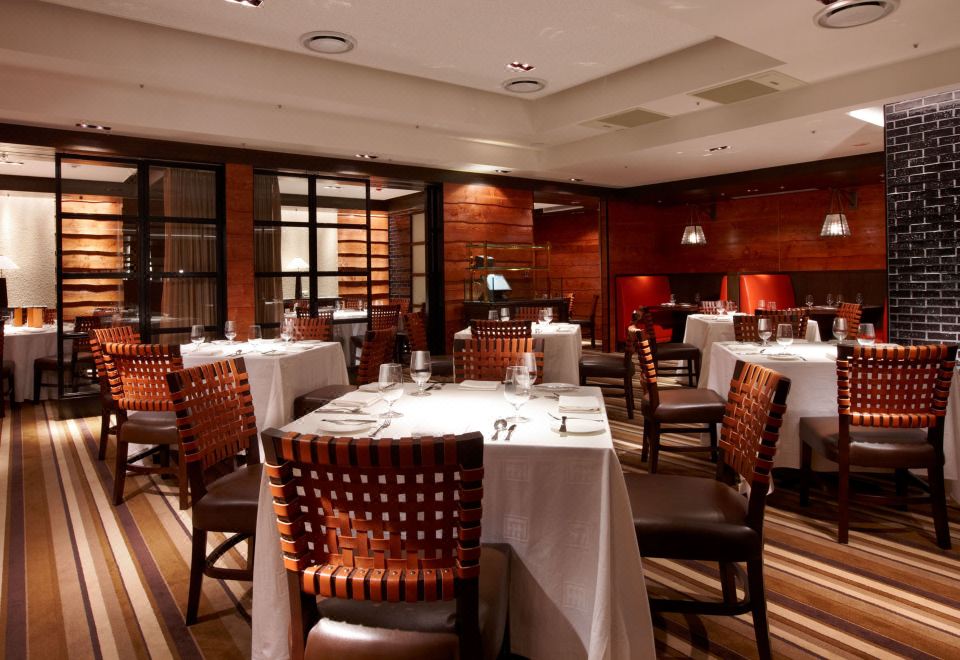 4. 앰배서더 호텔 ..