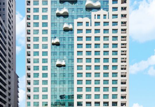 어두침침한 객실 분위기