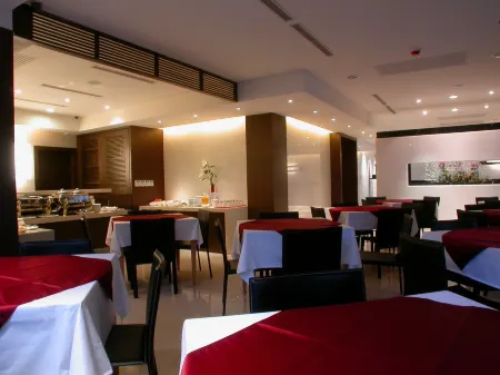 Aqua Bella Hotel Отели рядом с достопримечательностью «Chou's Honor Arch»