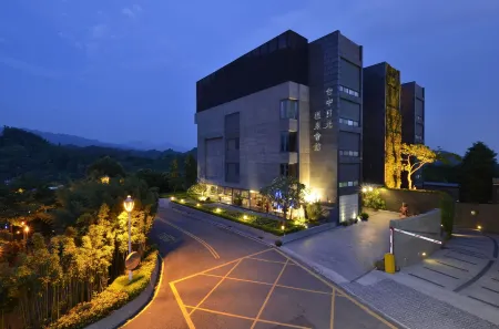 The Sun Hot Spring & Resort Отели рядом с достопримечательностью «Zhangliancang Saxophone Memorial Hall»