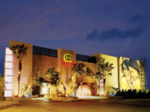 Q Motel Hotel berhampiran Stesen MRT Danfeng