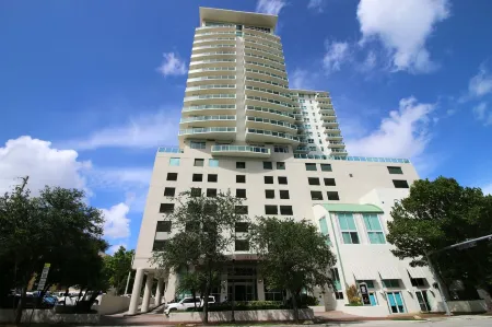 Private Residences at Hotel Arya by Sofla Vacations Отели рядом с достопримечательностью «Miami City Hall»
