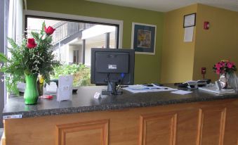 High Falls Inn & Suites