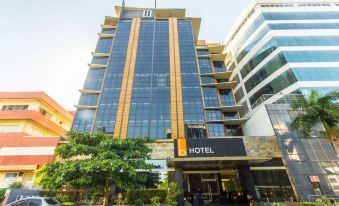 The B Hotel - Managed by The Bellevue Group of Hotels Inc