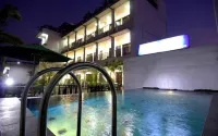 Tirta Kencana Hotel & Garden Resto - piscina