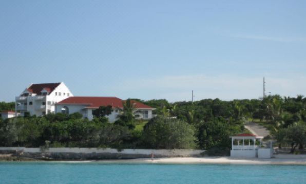 Gems at Paradise Beach Hotel - Housity