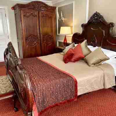 The Bruce Hotel Rooms