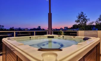 Darwin City Lights Jacuzzi