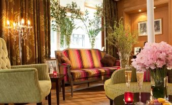 4. Hôtel Co..