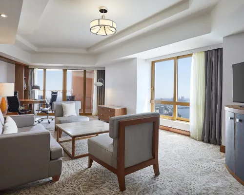 Ramses Hilton Photos