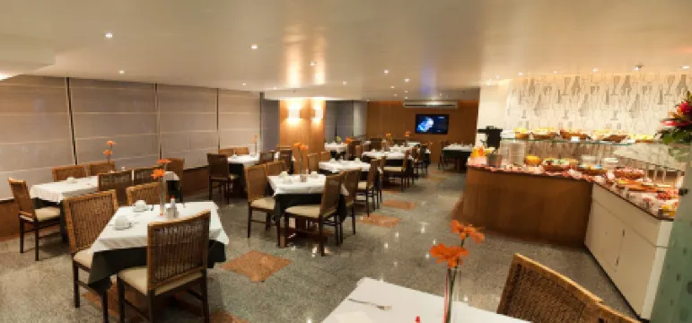 Hotel Nacional Inn Rio Copacabana Отели рядом с достопримечательностью «IAG - Business School at PUC-Rio»