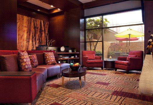 코트야드 포틀랜드 다운타운/컨벤션 센터