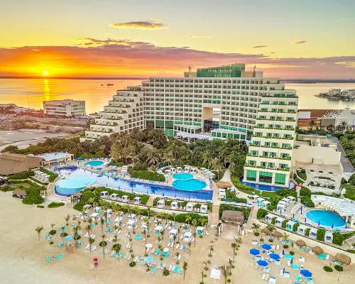 Live Aqua Beach Resort Cancun Hotels near Interactive Aquarium