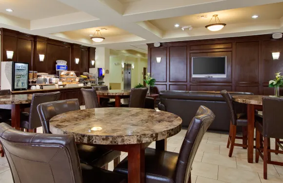 智選假日套房酒店拉波特