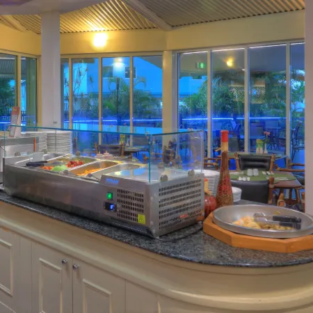 Cairns Sheridan Hotel Отели рядом с достопримечательностью «Кладбище Мак-Леод стрит Пайонир»