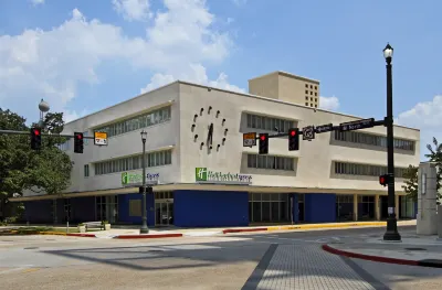 Holiday Inn Express Baton Rouge Downtown Hotels near Old Governor's Mansion