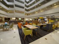 Holiday Inn Moscow Seligerskaya エクスペリメンタニウムサイエンスミュージアム周辺のホテル
