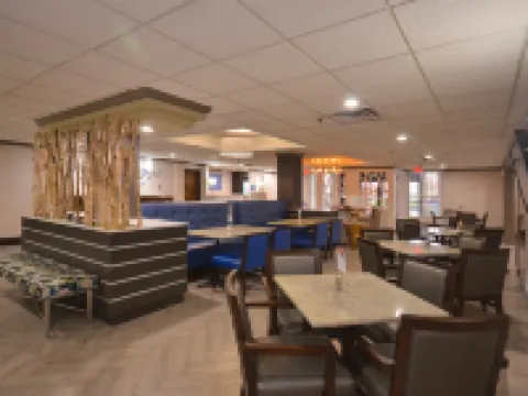 Holiday Inn Express & Suites FAYETTEVILLE-UNIV OF AR AREA by IHG Hotels in Washington County