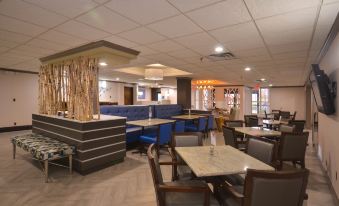 Holiday Inn Express & Suites Fayetteville-Univ of AR Area