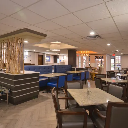 Holiday Inn Express & Suites FAYETTEVILLE-UNIV OF AR AREA by IHG