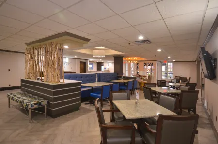 Holiday Inn Express & Suites Fayetteville-Univ of AR Area