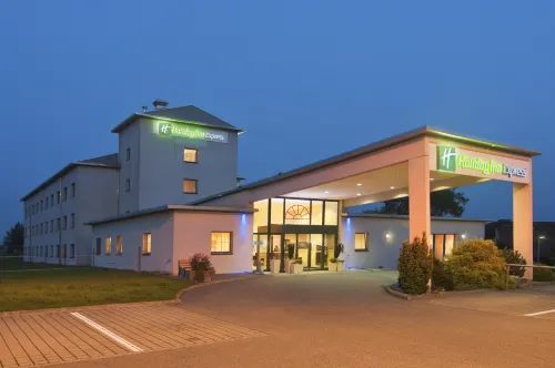 Holiday Inn Express Luzern - Neuenkirch by IHG - parking