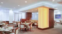 InterContinental Hotels SUITES HOTEL CLEVELAND by IHG - breakfast