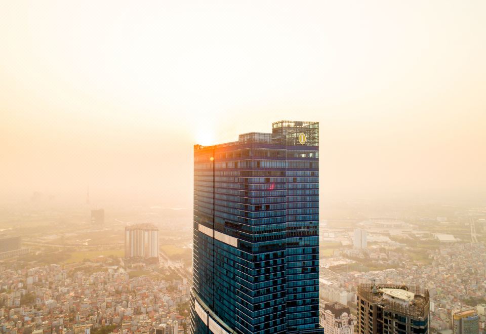 1. InterCon..