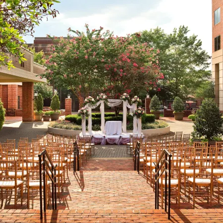 Sheraton Suites Old Town Alexandria Отели рядом с достопримечательностью «Набережная Старого города»