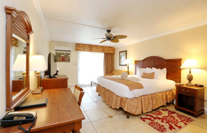 La Fiesta Ocean Inn & Suites