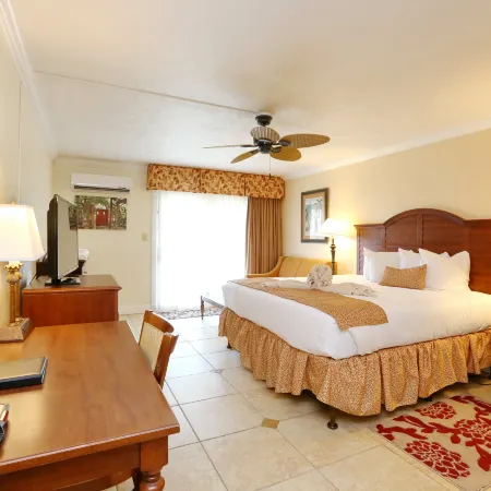 La Fiesta Ocean Inn & Suites