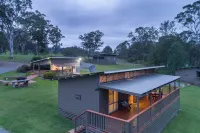Barrington Riverside Cottages Отели в г. 