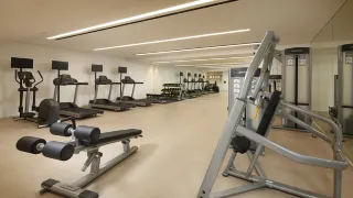 220l0z000000mvwjy066B R 320 180 R5 D